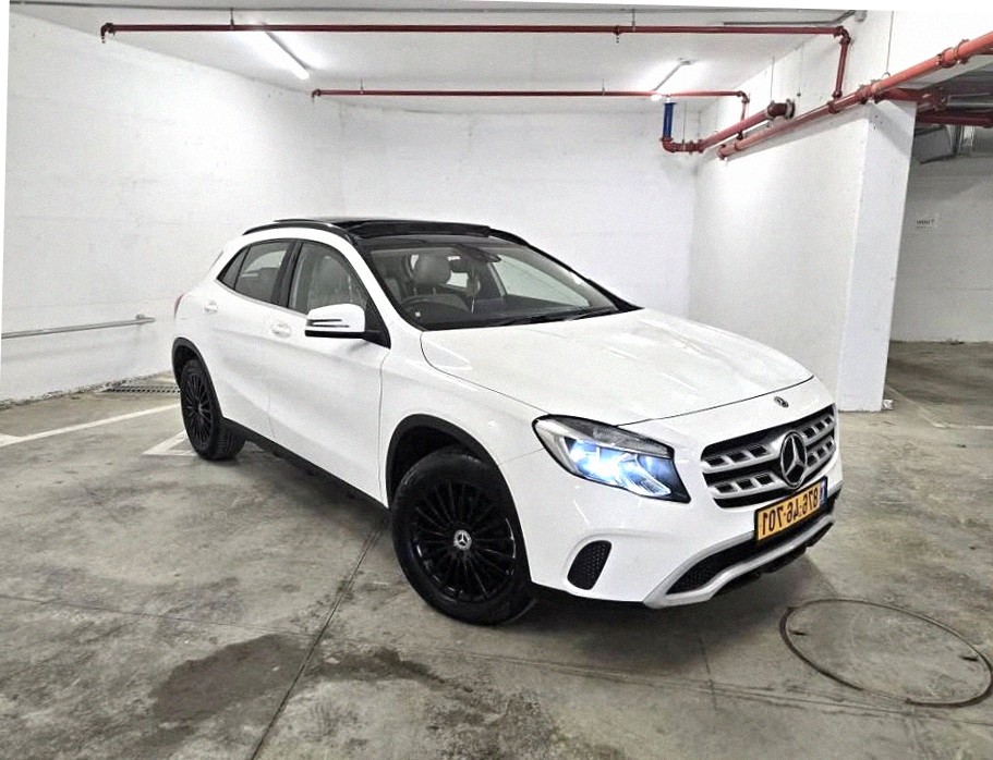 Mercedes-Benz GLA 200 2020