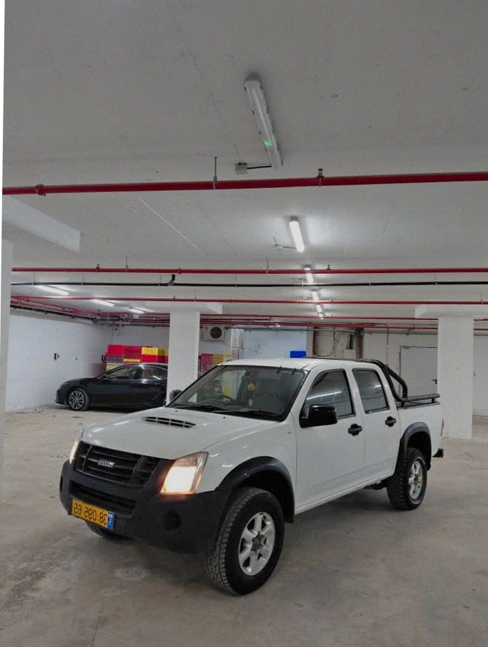 إيسوزو دي-ماكس 2008