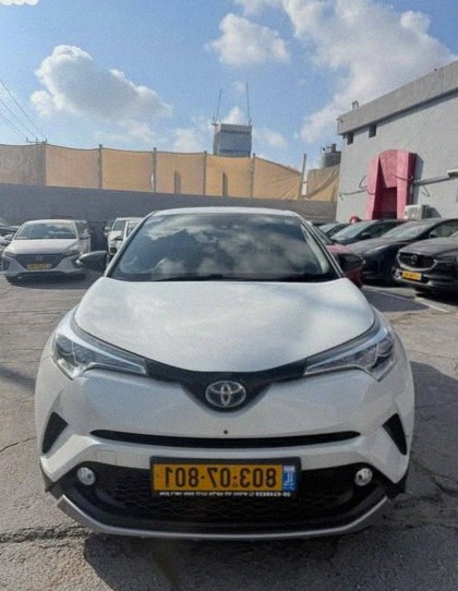 Toyota C-HR Lounge гибрид автомат 1.8 2019