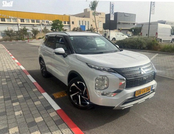 Mitsubishi Outlander 2023