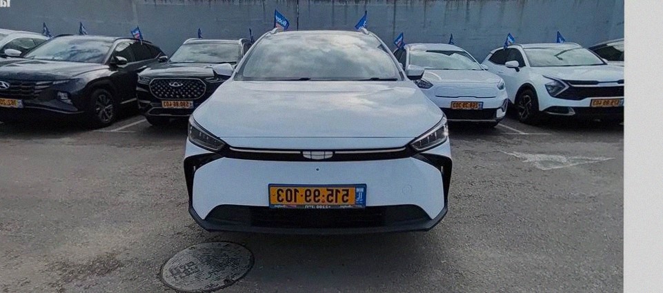 Geely Geometry C 2023