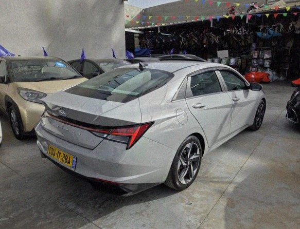 Hyundai Elantra 2023