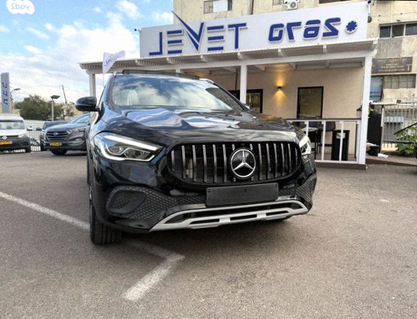 Mercedes-Benz GLA Exclusive FLT GLA 200 Automatic 1.3