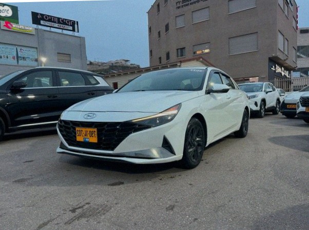 Hyundai Elantra Premium هجين أوتوماتيك 1.6