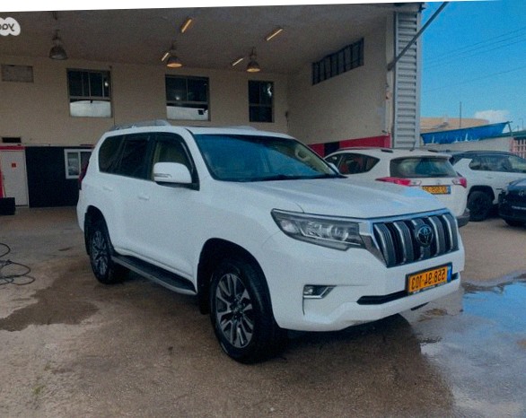 تويوتا لاند كروزر Limited أوتوماتيك 7 مقاعد 5 أبواب 2.8 (204 حصان) 2023