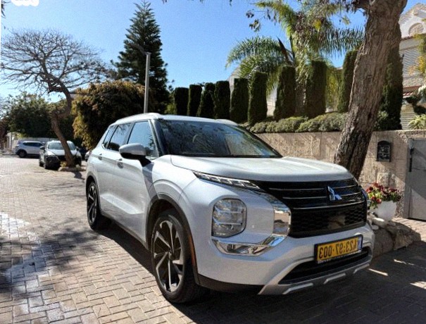 Mitsubishi Outlander 2023