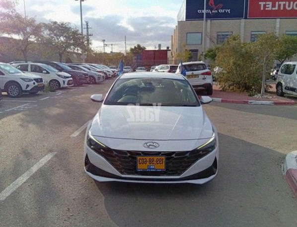 Hyundai Elantra 2023