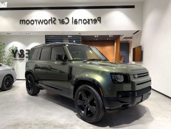 Land Rover Defender 2026